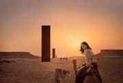 الصورة إلى اليسار