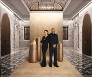 النجمان العالميان إيرينا شايك وتيري هنري يتألّقان في الحملة الترويجية لإطلاق النسخة العشرين من معرض الدوحة للمجوهرات والساعات
