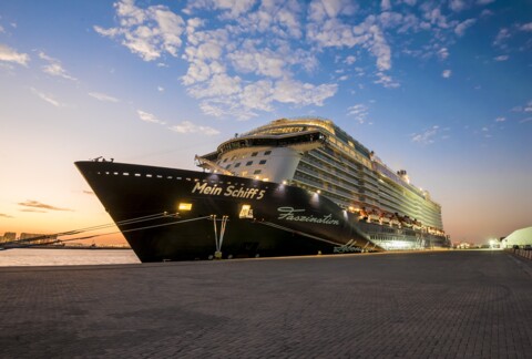 Mega cruise ship Mein Schiff 6 makes its maiden call to Qatar